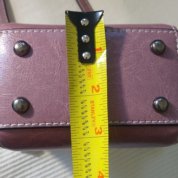 Elegant Pink Leather Crossbody Bag - Picture 10 of 16